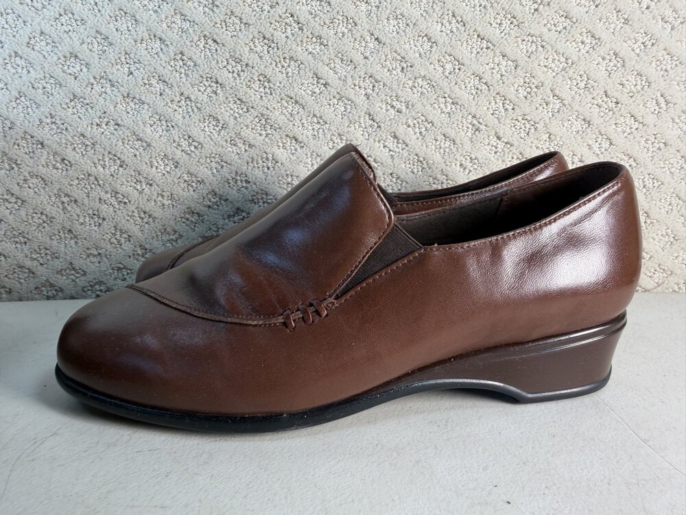 Munro American Daphne Womens Slip-on Loafers US Brown Low Wedge Heel Size 8.5
